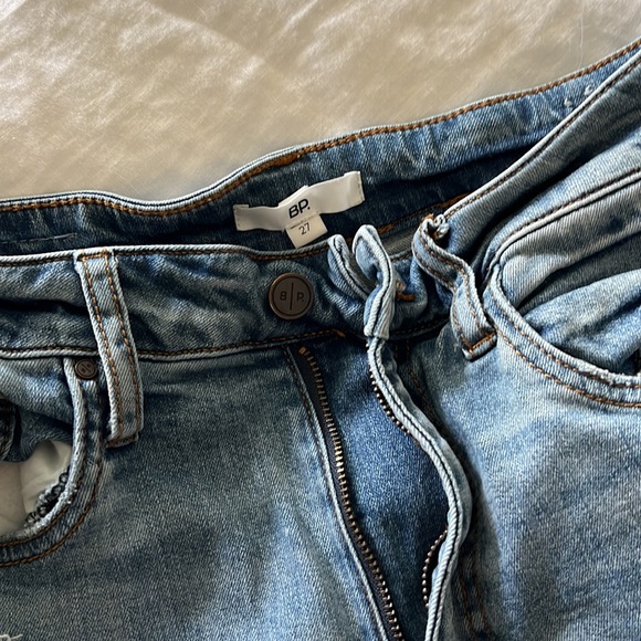 BP size 27 crop distressed jeans - Picture 3 of 4